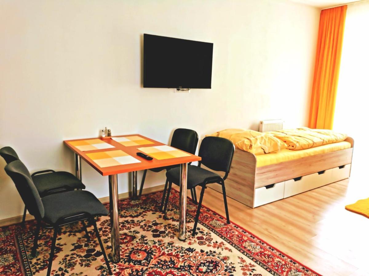 Comenius Apartments - Apartmány na rohu Svidnik Exterior foto