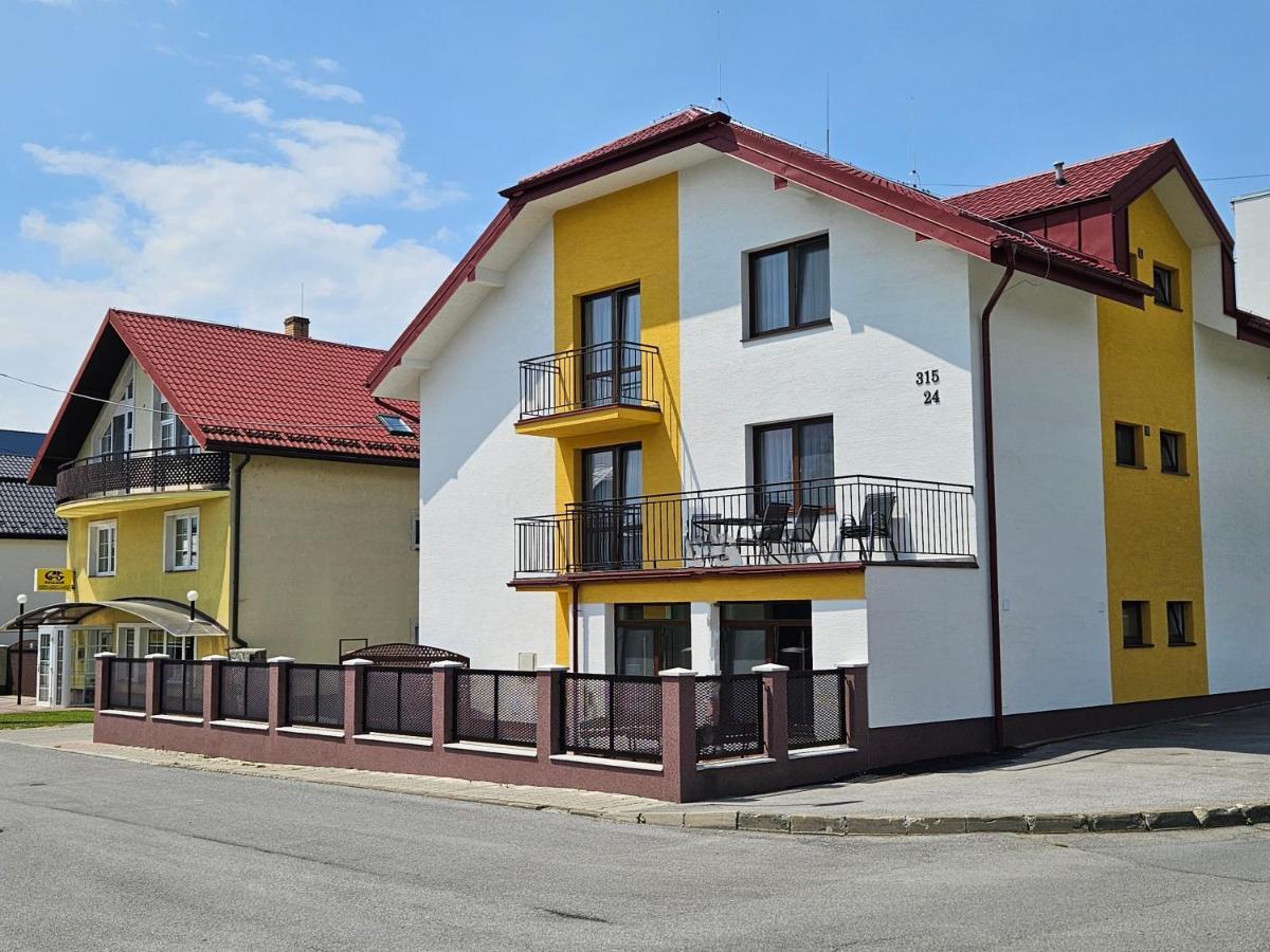 Comenius Apartments - Apartmány na rohu Svidnik Exterior foto