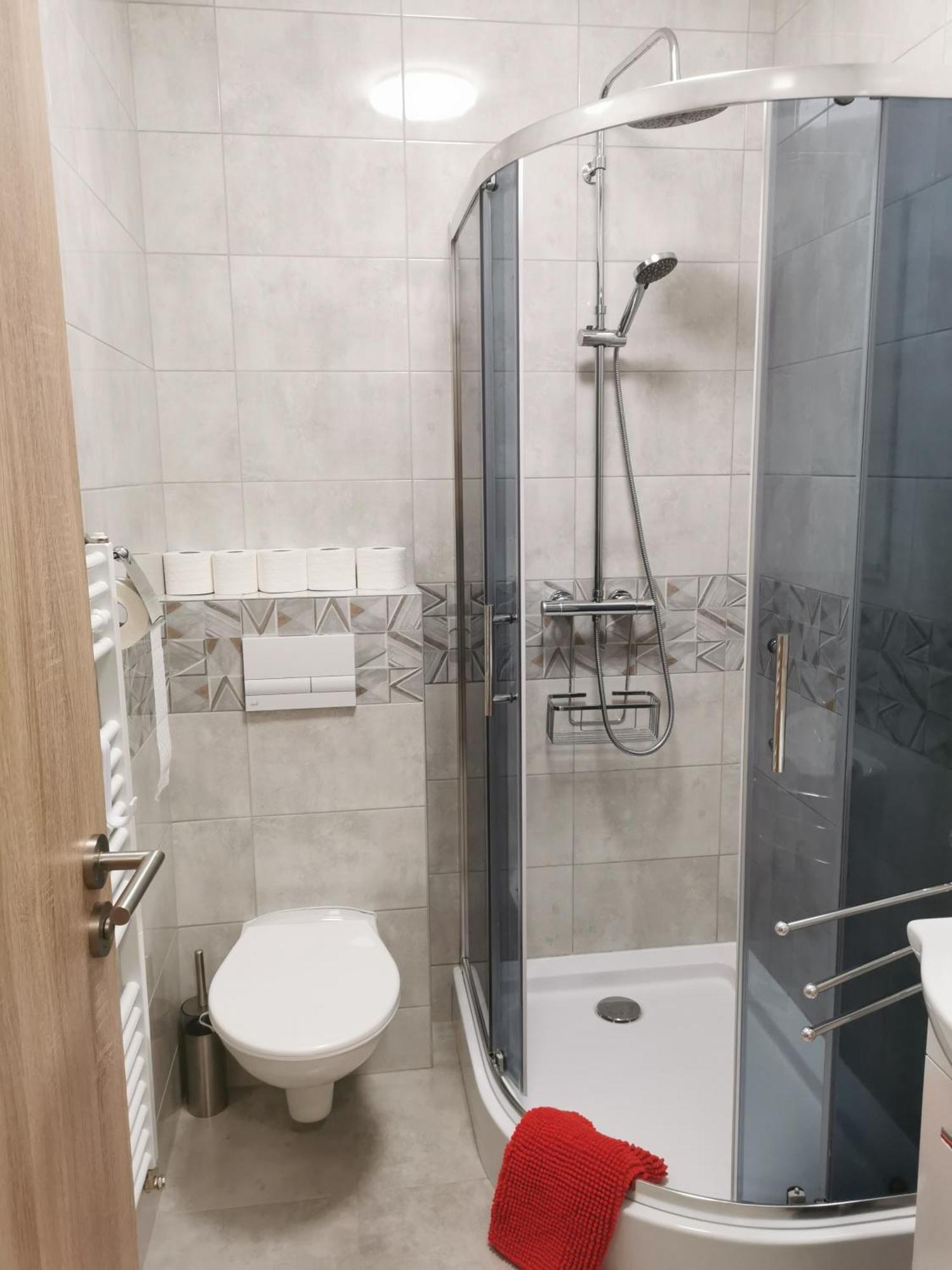 Comenius Apartments - Apartmány na rohu Svidnik Habitación foto